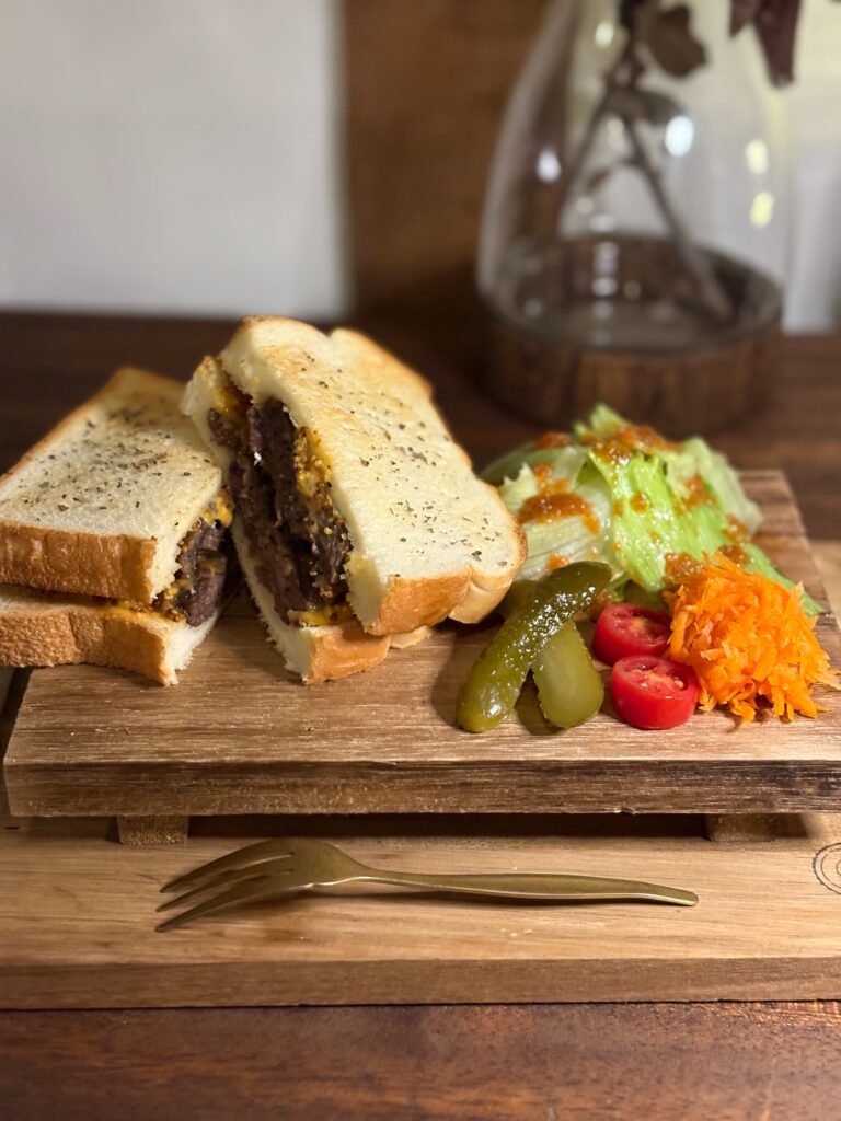 MARUTALABOの肥後牛100％チーズバーガー
