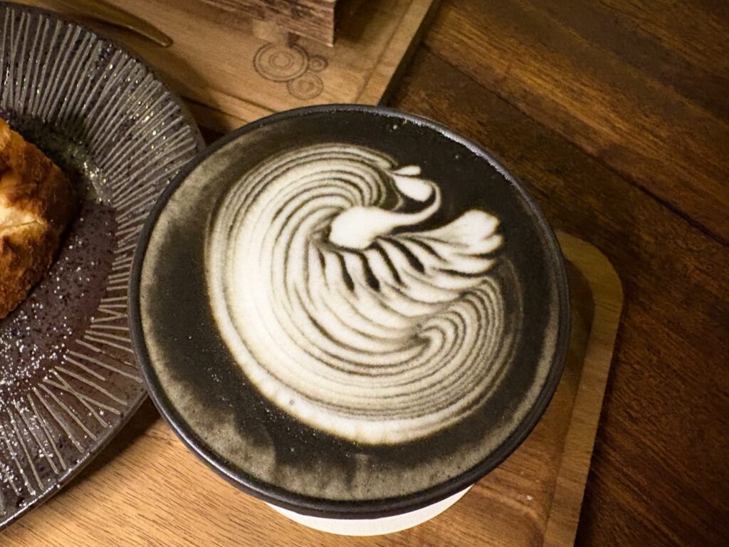 MARUTALABOの竹炭ブラックラテ