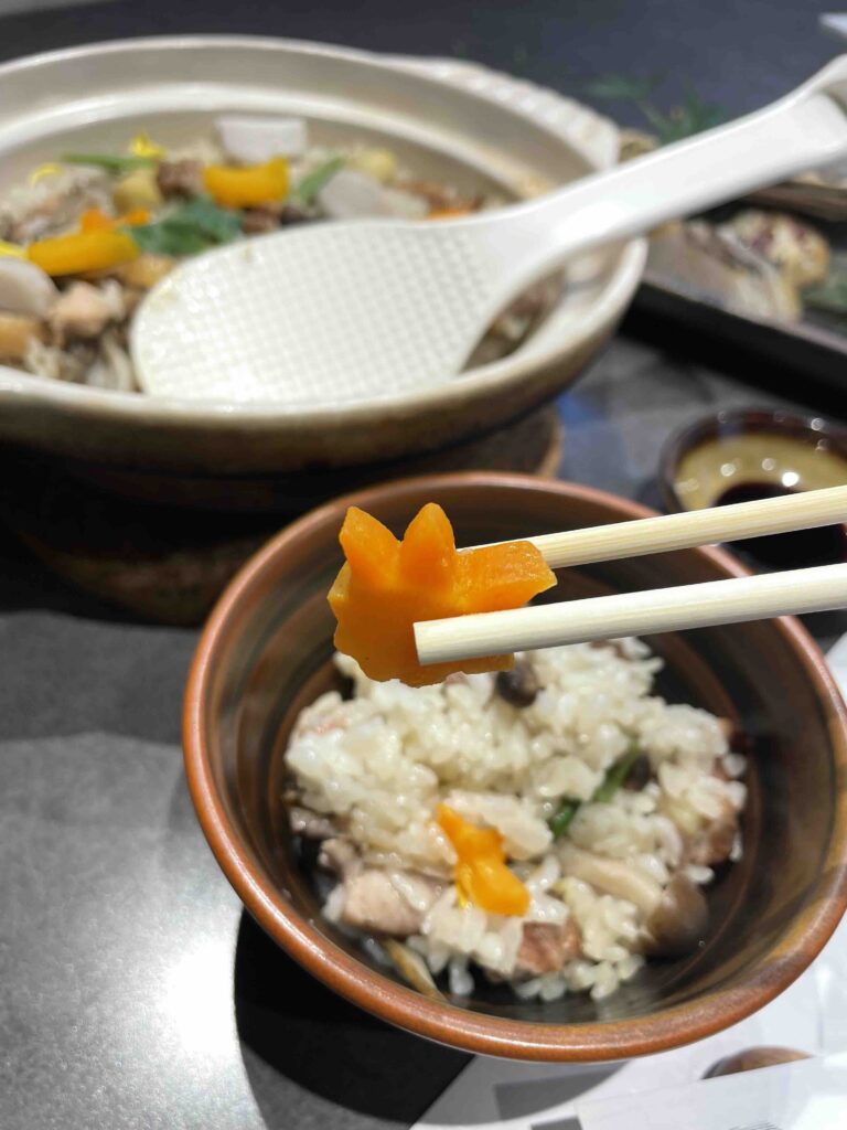 「赤鳥と秋野菜の土鍋ごはん」