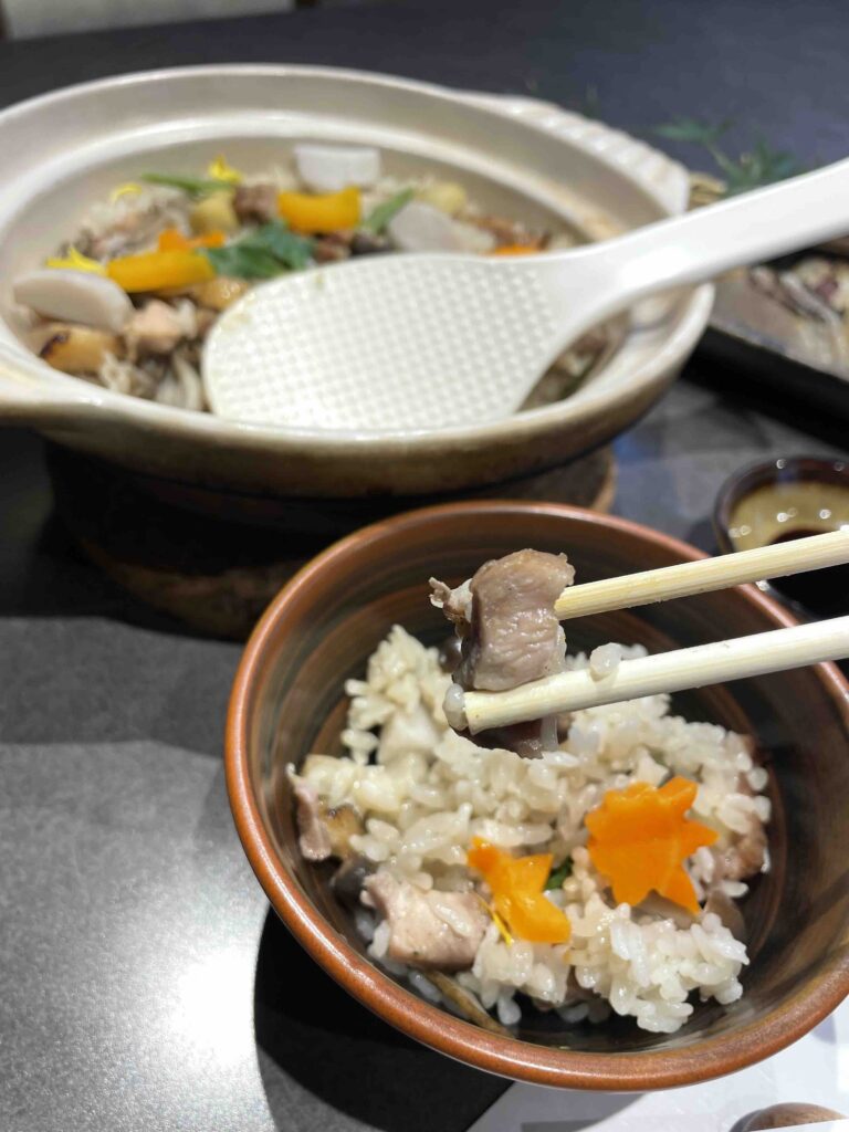「赤鳥と秋野菜の土鍋ごはん」