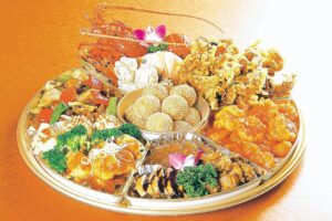 今年も値段据え置きで鉢盛り1万6200円（4～5人前）。この値段で購入できるのは今年までかも!? ※仕入れ状況により内容変更の場合あり