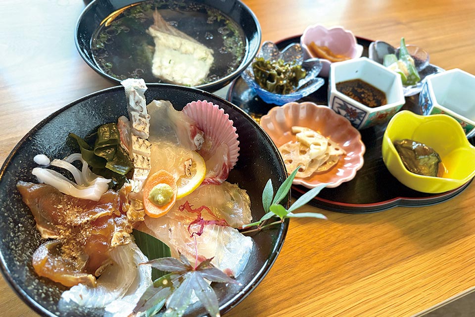 海女ちゃん食堂乙姫屋 人気メニューの「海女ちゃん定食」