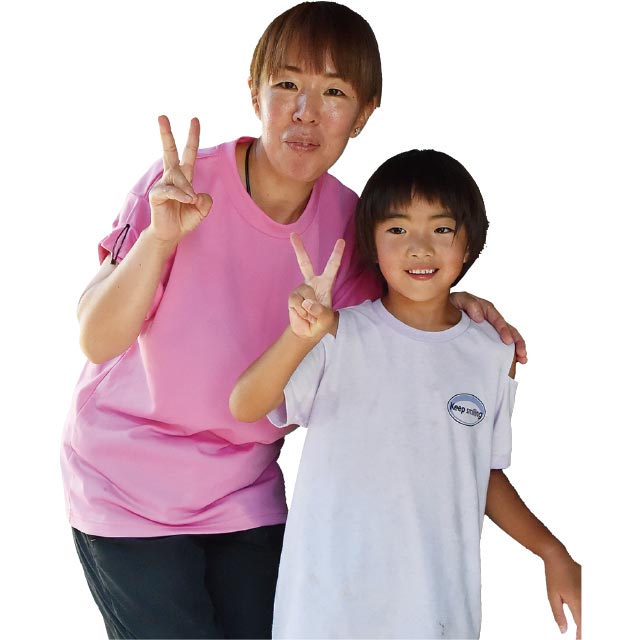 姫野千月さん(左)と孫の彩友ちゃん