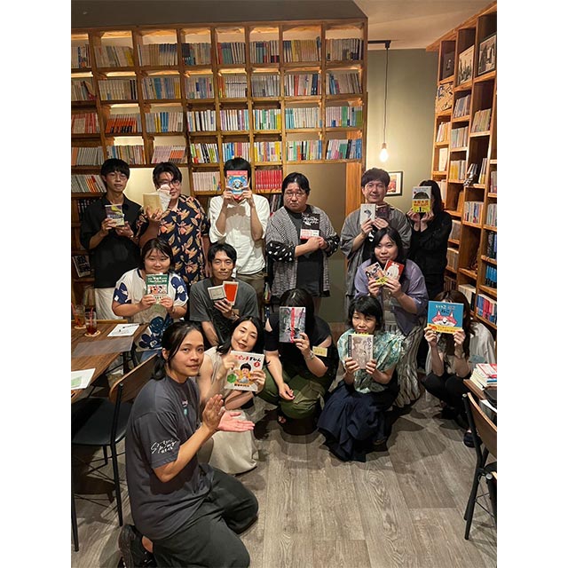 毎月第1日曜(11時~)と第3日曜(18時半~)に読書会を開催(参加費1000円)。大学生から60代までさまざまな年齢層の人が参加