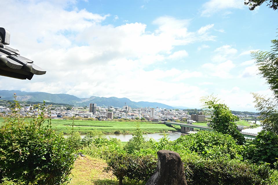 露天風呂から一望できる山鹿市内