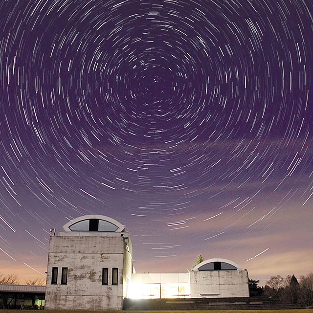 清和高原天文台は標高700mの高台にあり、空いっぱいに広がる星たちを見ることができます