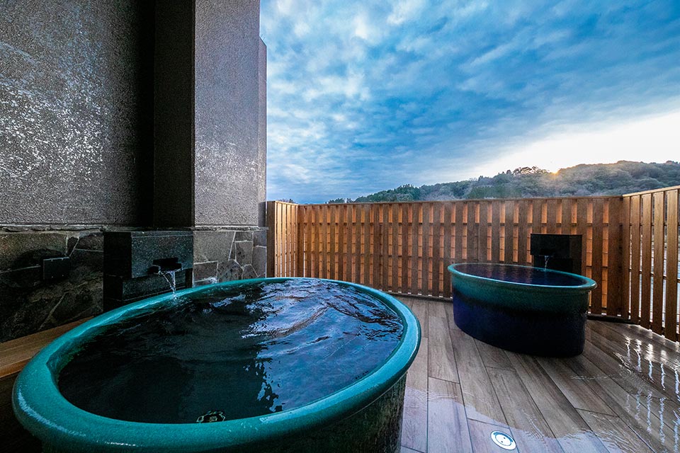 女性用大浴場「翠山の湯」。サウナもあり、球磨川からの風を受けて過ごせる外気浴も