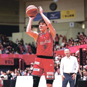 シュート中も笑顔に見える山本選手