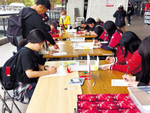 山口戦で設けられた、来シーズン登場する新グッズのアイデア募集コーナー