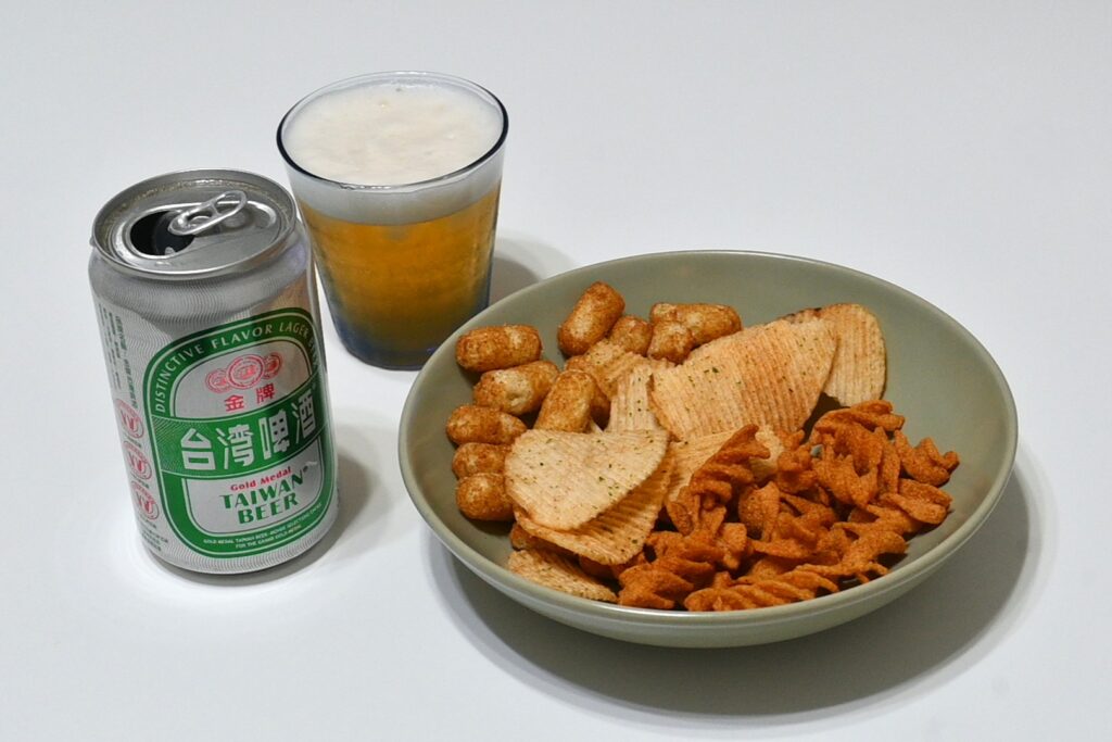 左から台湾ビール、乖乖、波的多、可楽果（ＮＮＡ撮影）