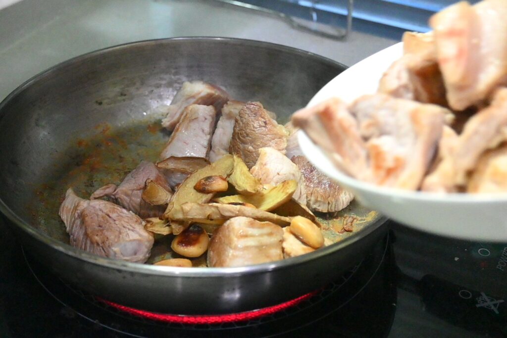 肉の大きさはお好みで（ＮＮＡ撮影）