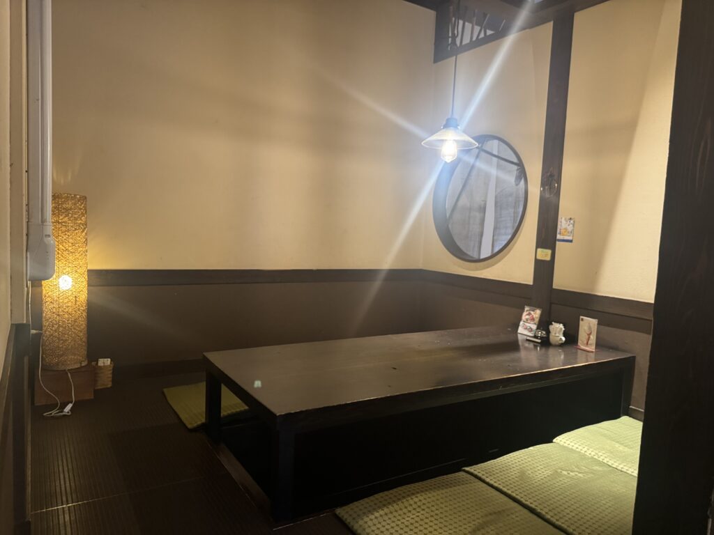 阿蘇庭 山見茶屋 城彩苑店の店内