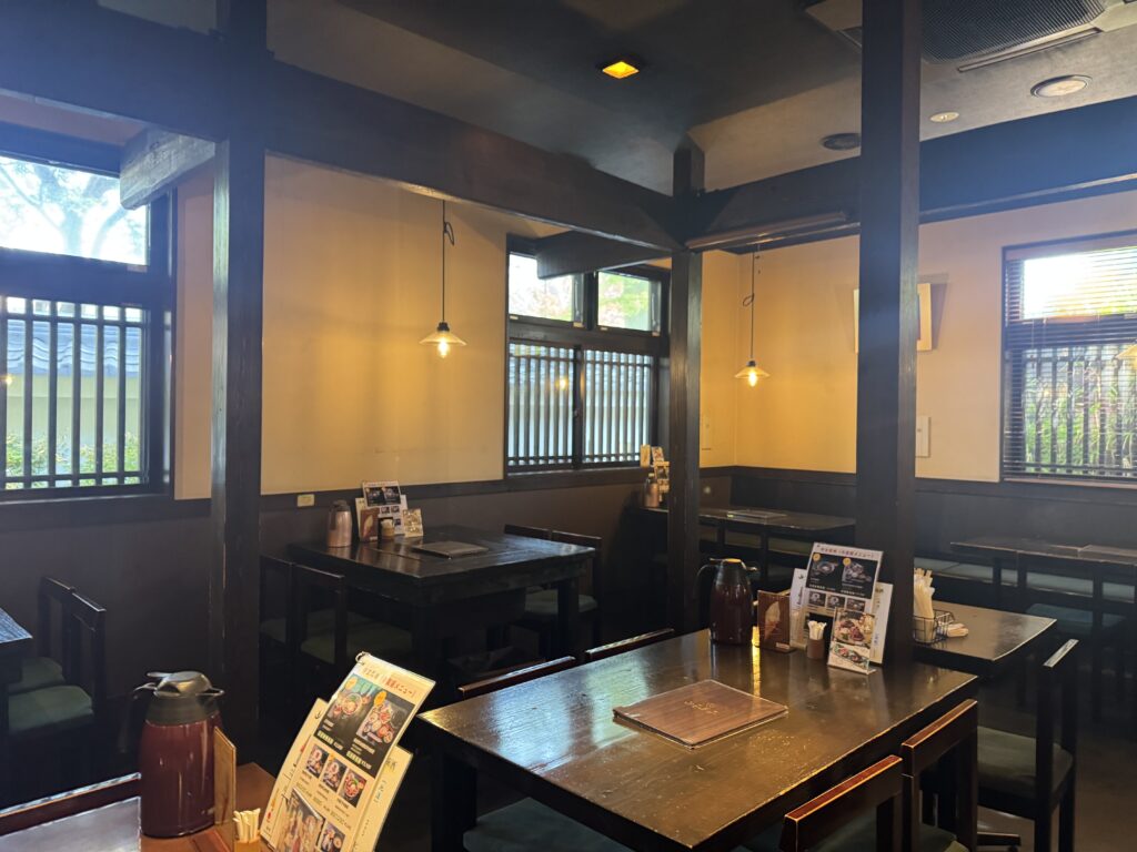 阿蘇庭 山見茶屋 城彩苑店の店内