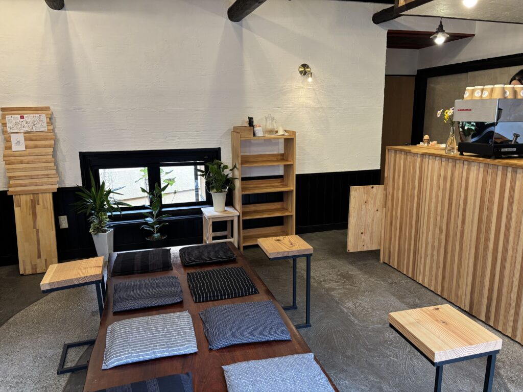 SLOW WALK CAFE 内観