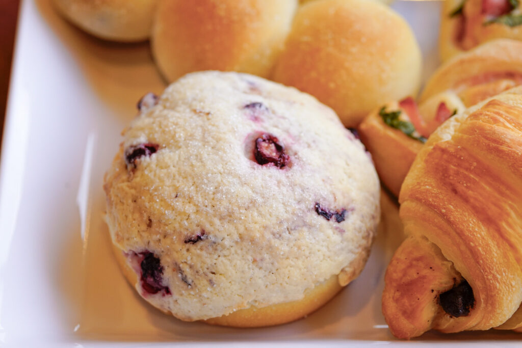 「ブルーベリーメロンパン」