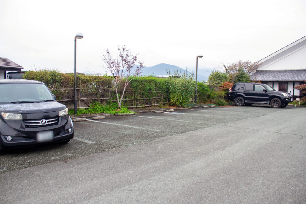 麦屋の駐車場