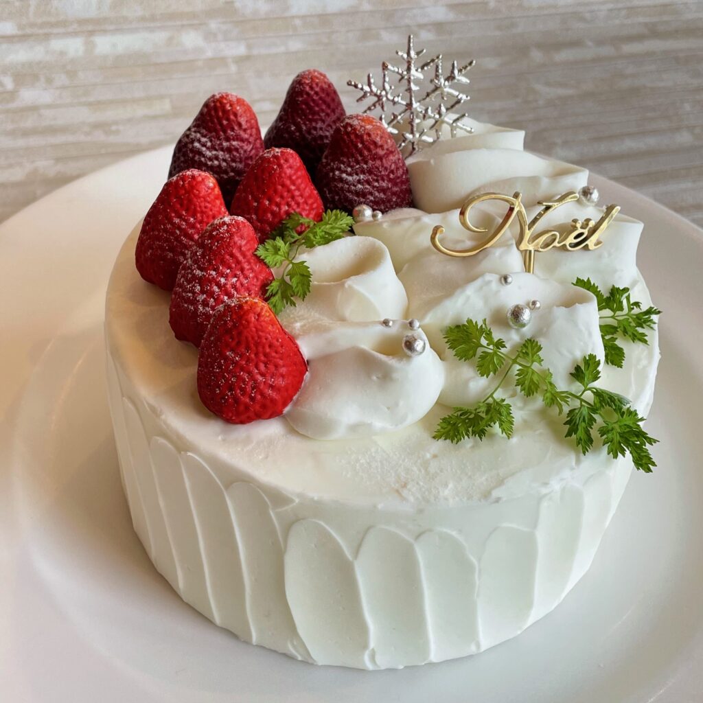 「2025Ｘｍａｓシフォンケーキ」Ｓ4200円（直径約15cm）～