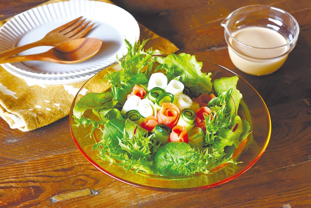 野菜を巻くだけでおしゃれに!「くるくるサラダ」