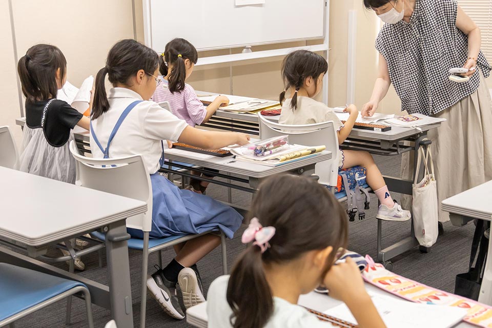 数字の理解が早まることはもちろん、小学校の授業時間に考慮した50分で集中力を養います