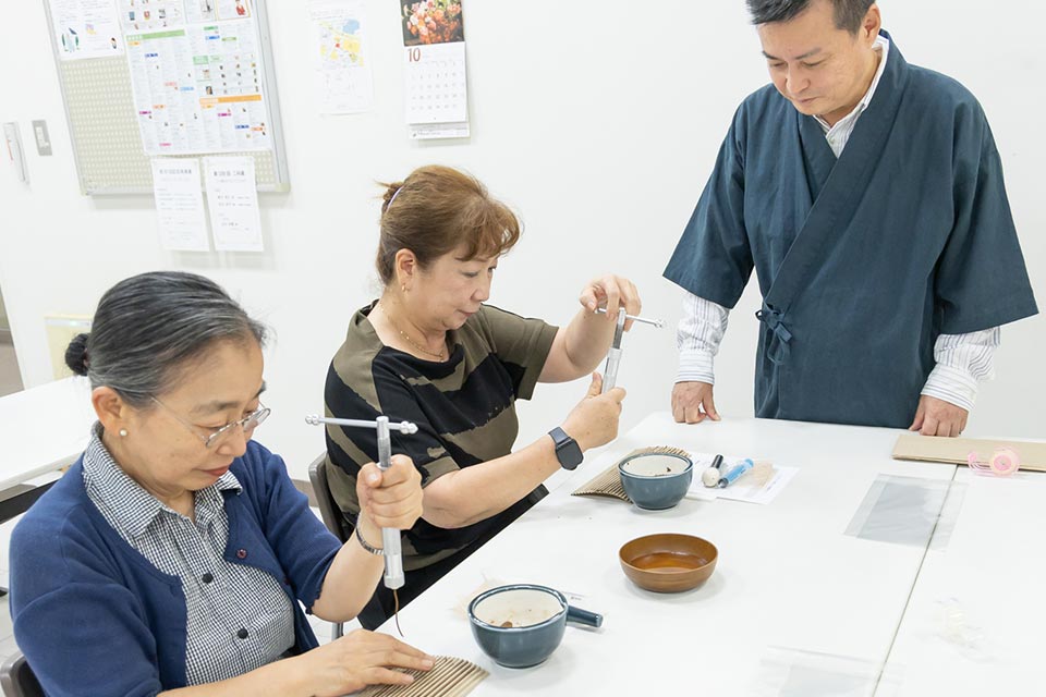 大茴香の華やかな香り、木香（もっこう）の甘い香りが教室に漂います
