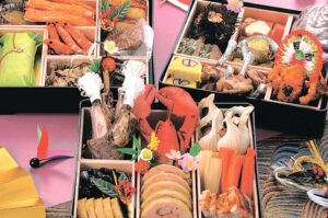 「グルメおせち」。2万7000円以上のご注文で、フランス料亭七彩で使える食事券2000円分を進呈※写真はイメージ