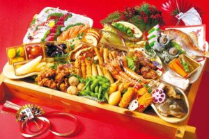 オードブルは、写真の5〜6人前2万5380円（刺し身付き）、4〜5人前1万7820円（刺し身付き）、3〜4人前1万2960円の3種 ※写真は盛り付け例。持ち帰り容器でのお渡しです。仕入れにより一部内容変更の場合あり