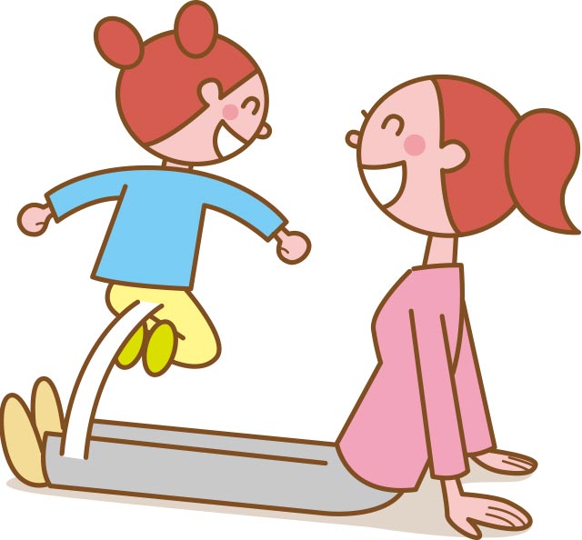 親が足を伸ばして座り、子どもがその足の上をジャンプ