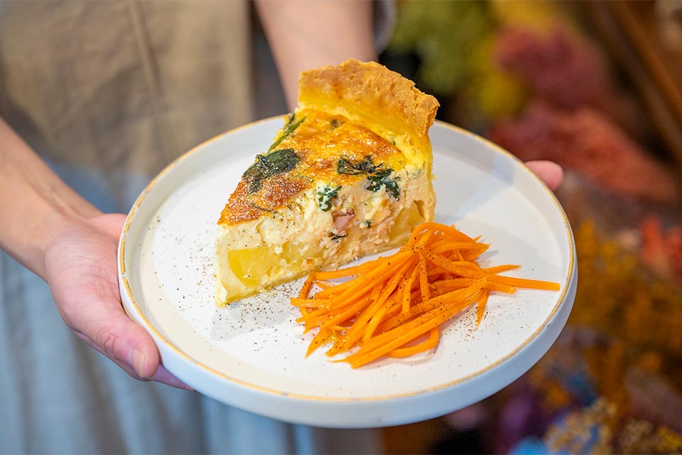 ボリュームたっぷりの自家製キッシュ900円