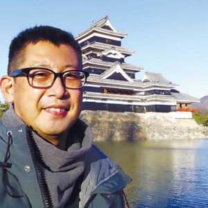 松本城が格好良かったので、自撮り写真を撮りたいとがんばりました。自撮りに目覚めた初期のショットです