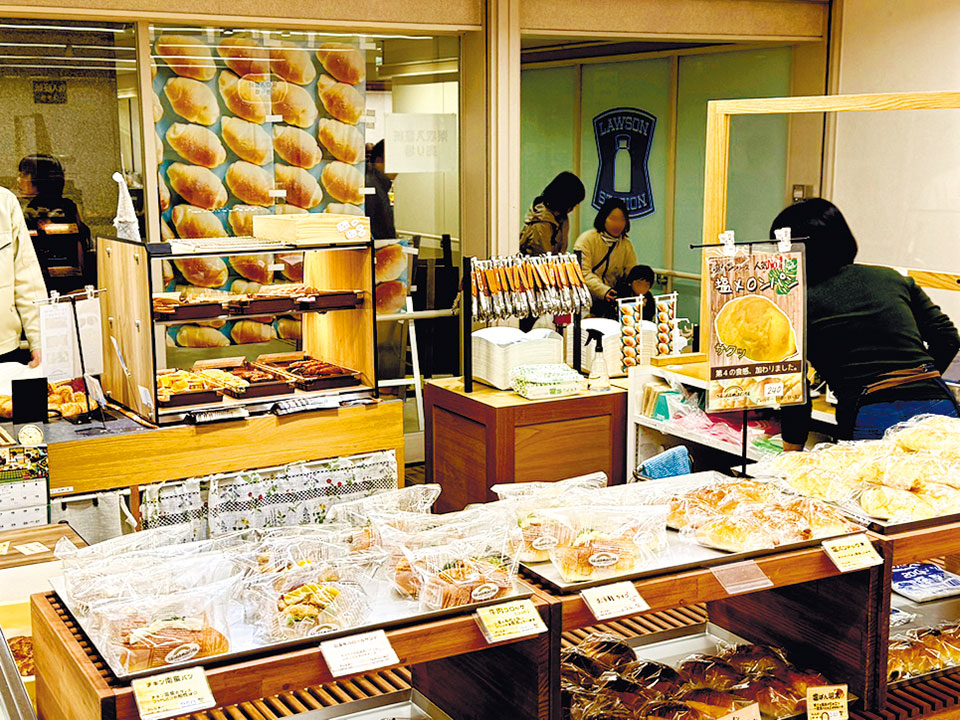 県庁地下にあるスキダマリンク「県庁店」。人気の塩パンをはじめ定番商品が並ぶ“穴場的”スポットです。クーポン持参でご来店を！