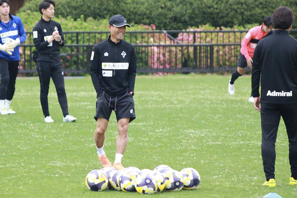 来季は熊本と同じくJ3降格となった愛媛FCの監督に就任する大木監督。対戦が楽しみです
