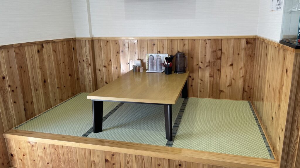 らぁ麺まるいの店内