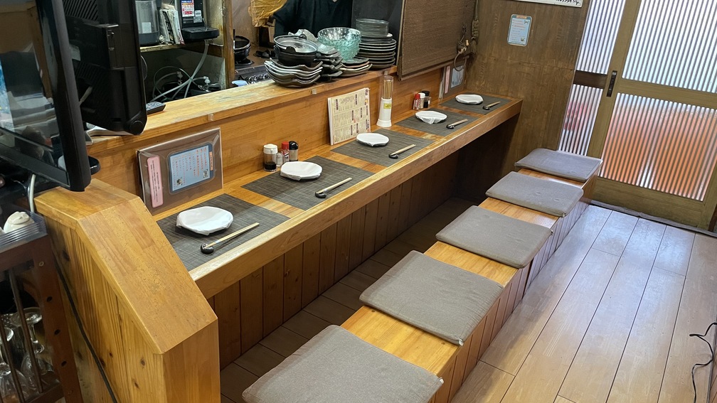 炭火専科　梟の店内