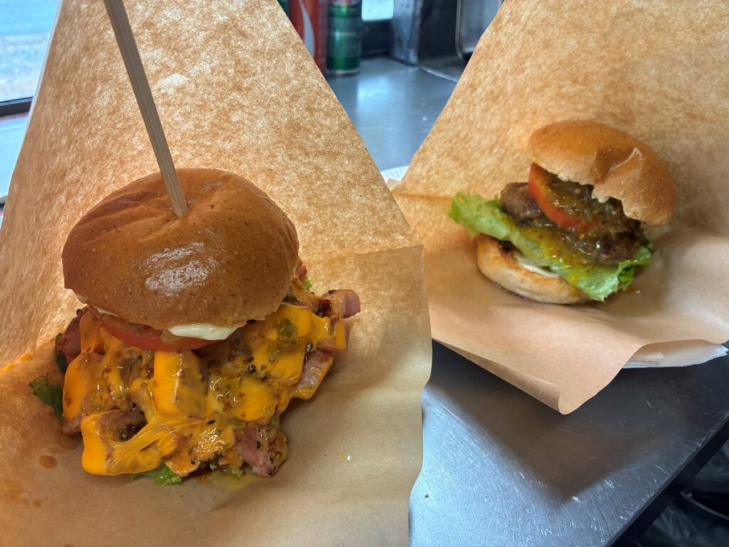 ベーコンチーズバーガー＆定番人気ベロニカバーガー