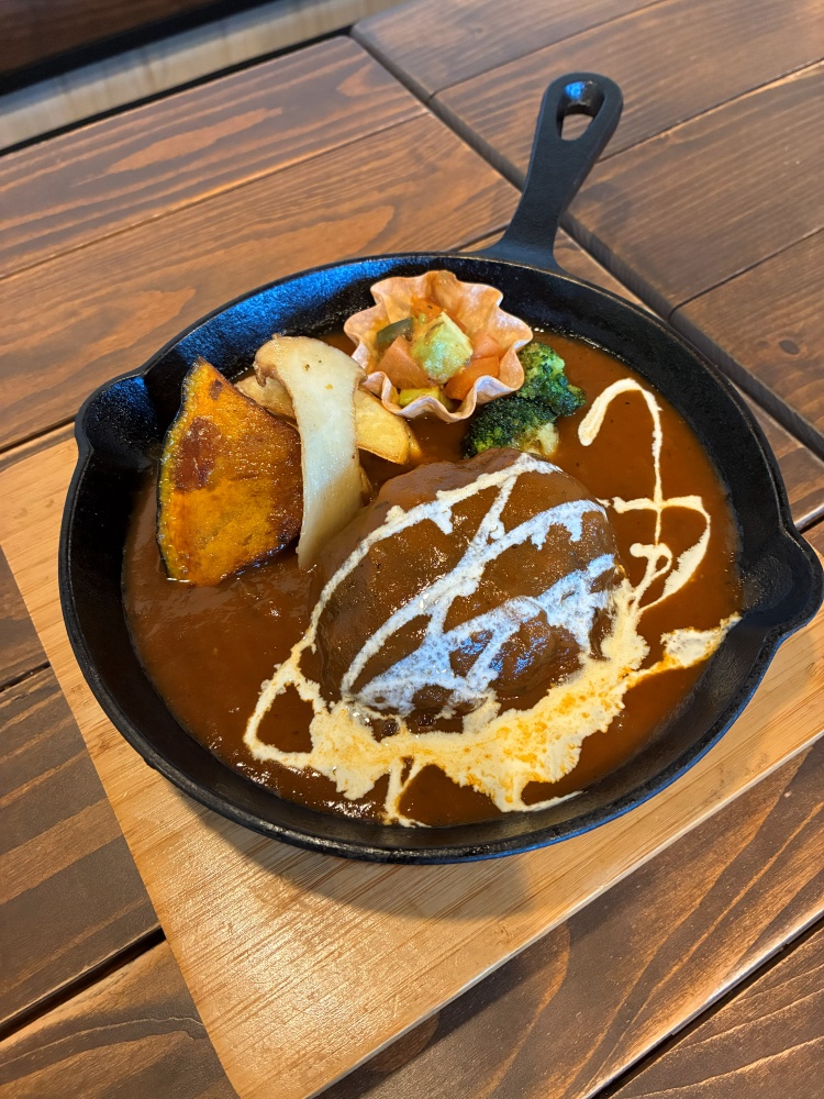 ミントカフェの煮込みハンバーグ