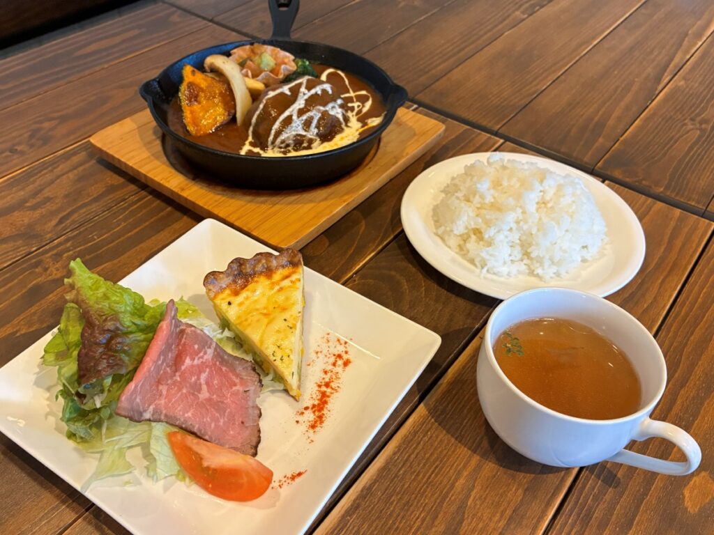 煮込みハンバーグセット