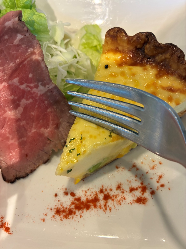 前菜のキッシュ