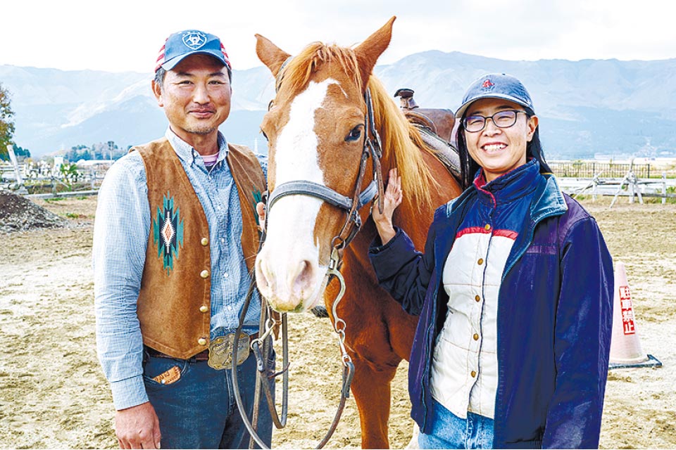 オーナーの平山昌利さんと妻の愛さん