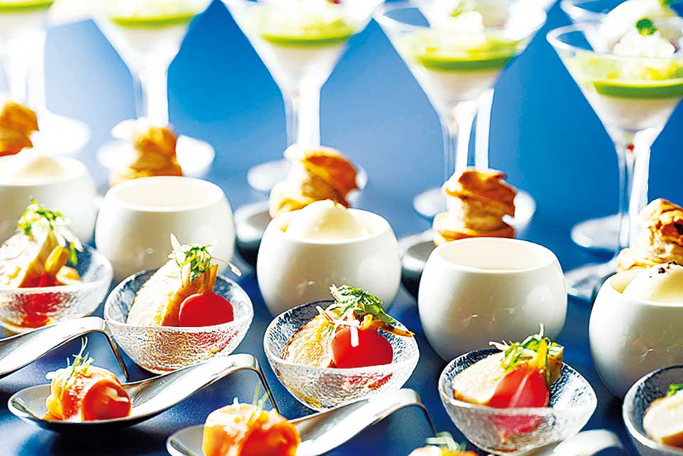 種類豊富な前菜・サラダ・デザートのブッフェも楽しめます（90分制）