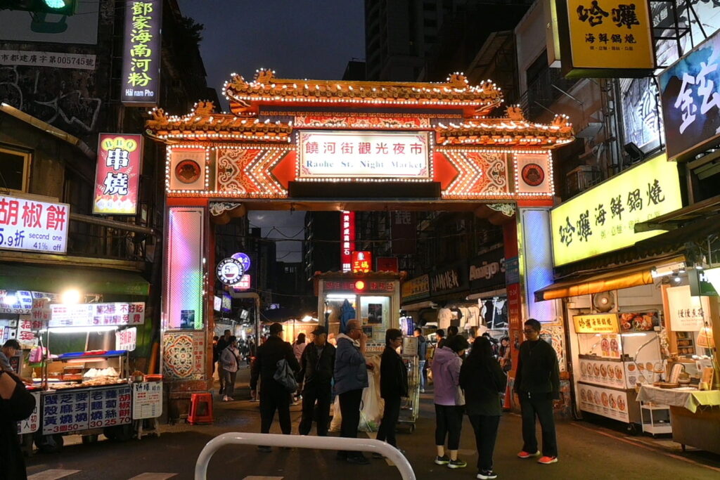 インバウンド人気ナンバーワンの饒河街（ラオフージエ）夜市（ＮＮＡ撮影）