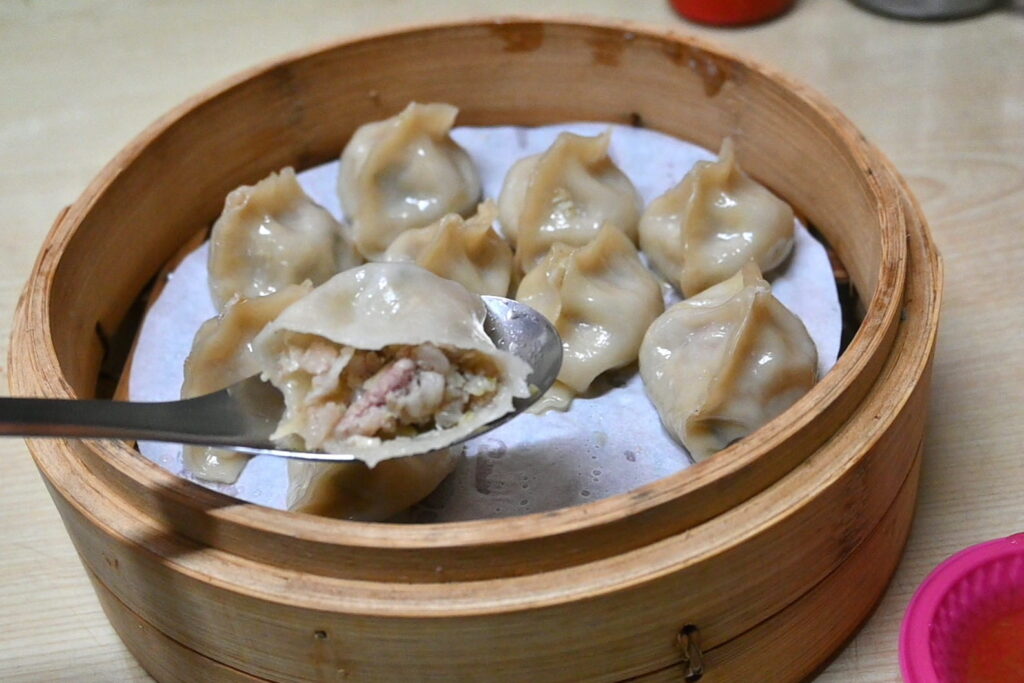 蒸餃は薄～い皮もポイント（ＮＮＡ撮影）