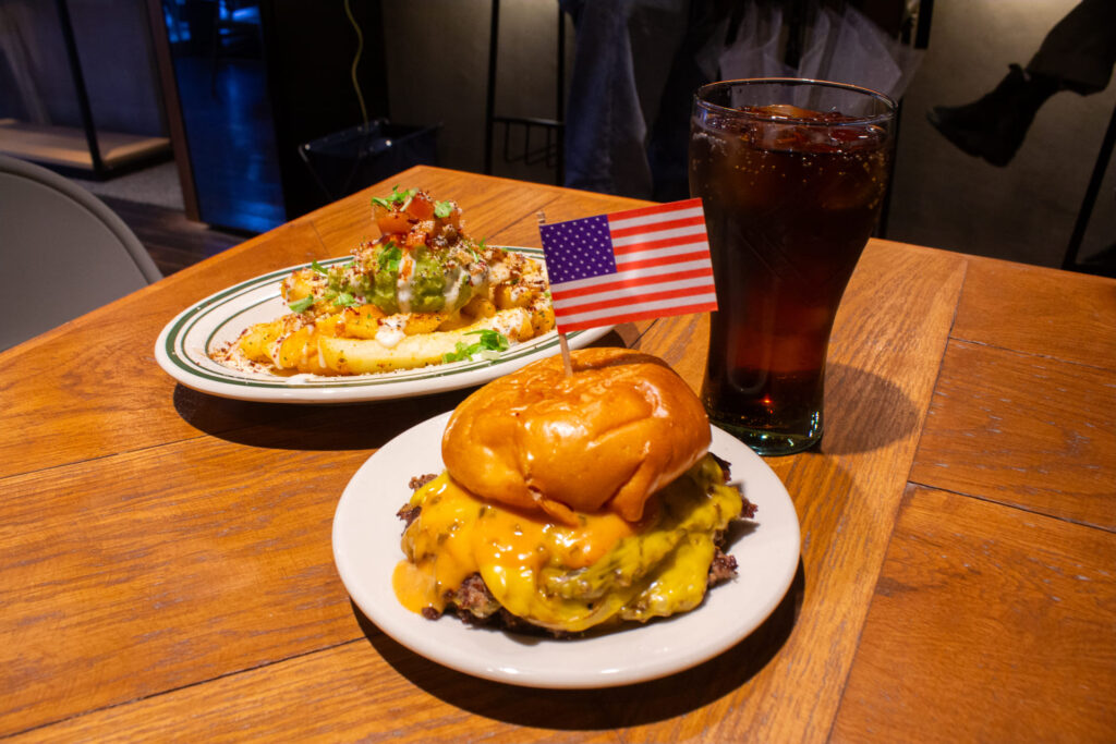 ダブルダブルチーズバーガーとワカモレフライ