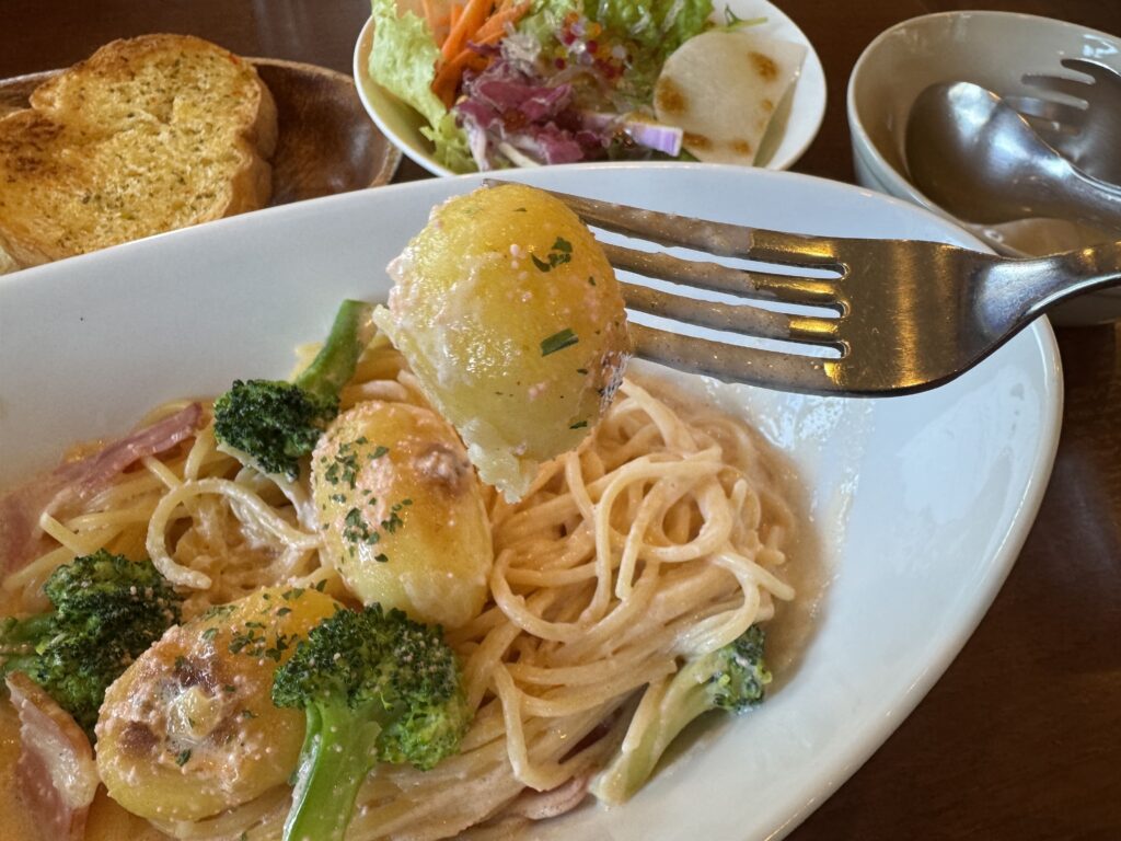 ジャガイモとベーコンの明太子クリームパスタ