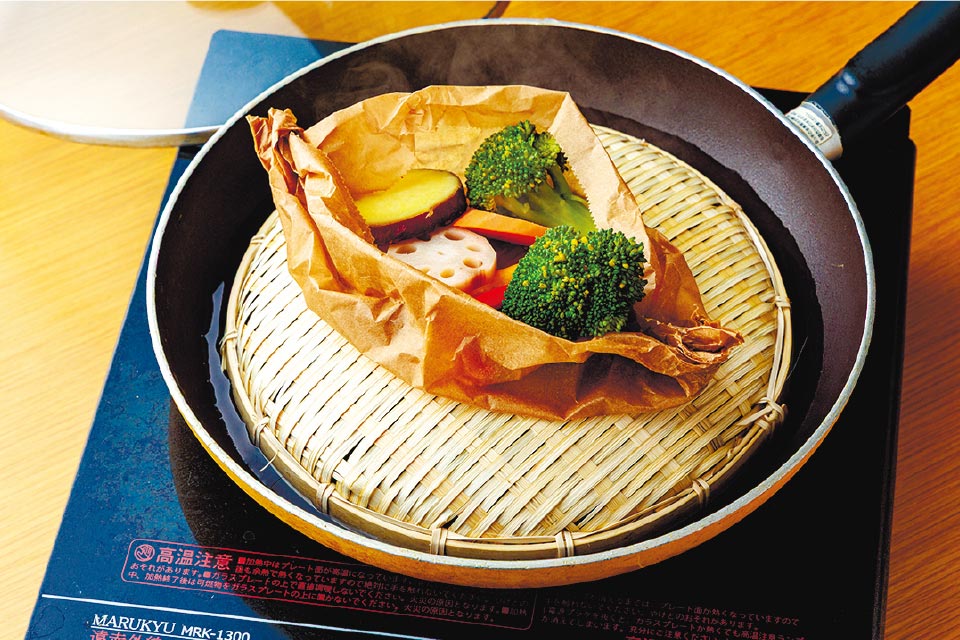 フライパンとザルが簡易蒸し器に