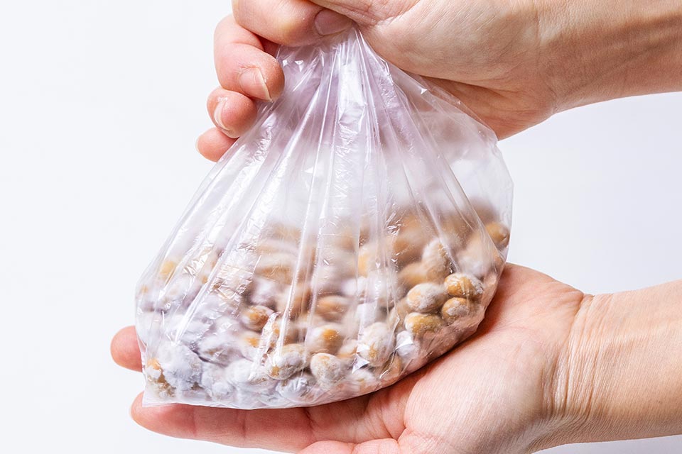 片栗粉をまぶすときは袋を使うと簡単