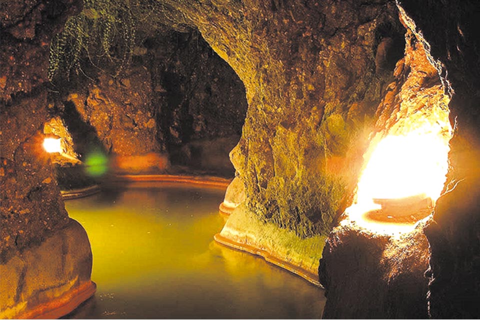 大洞窟の宿 湯楽亭