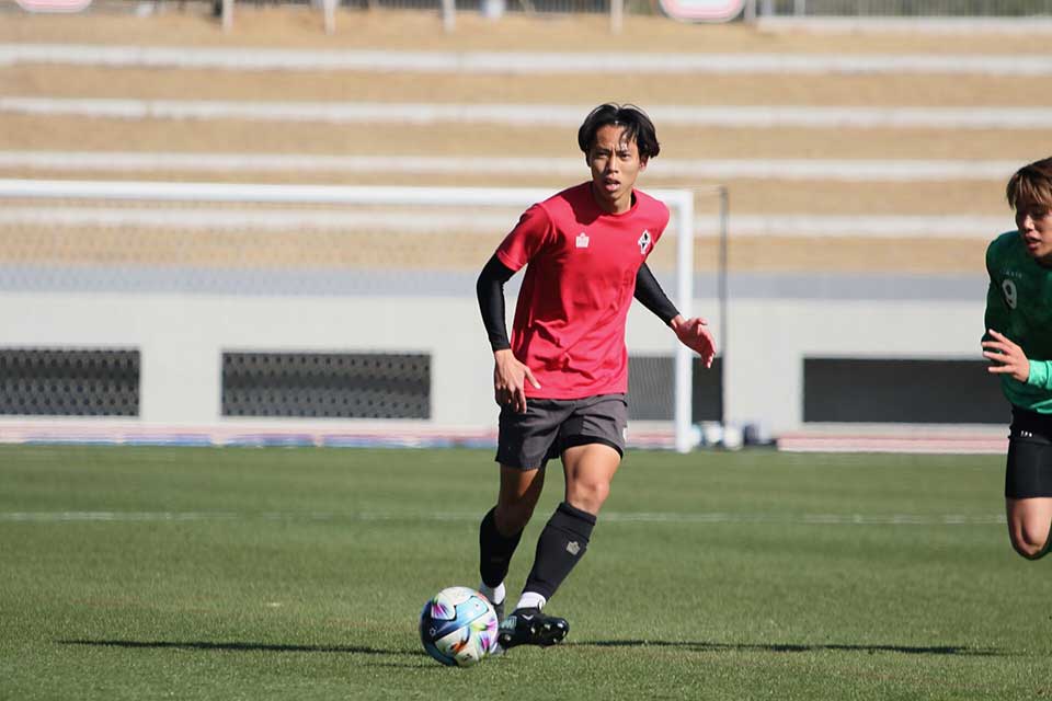 昨季加入した飯星明良選手。質の高いキックはセットプレーでも大きな武器になります