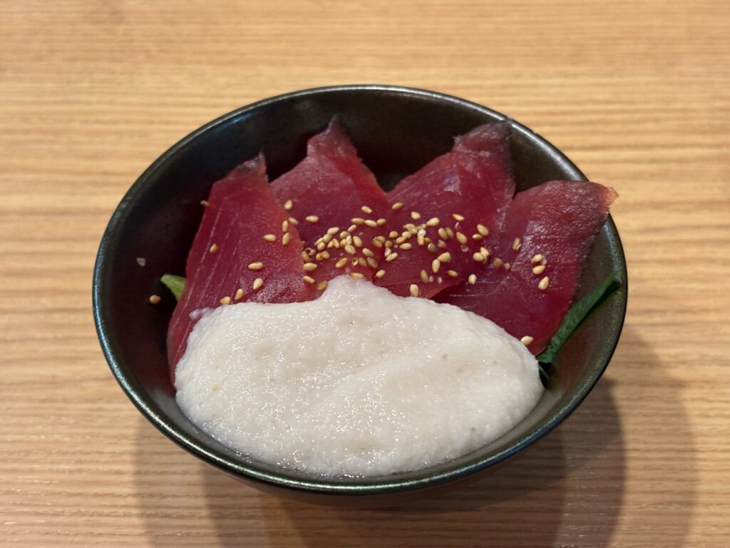 サカナバのマグロのやまかけ