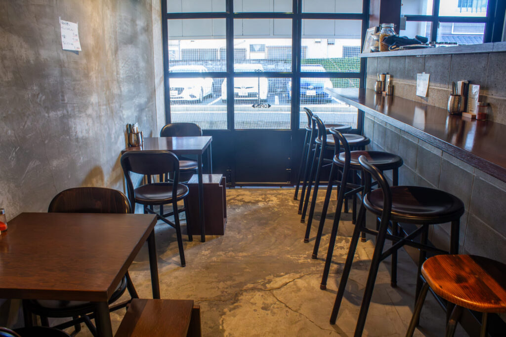 香酵味食堂の店内