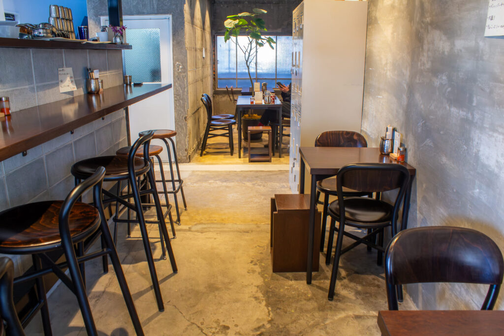 香酵味食堂の店内